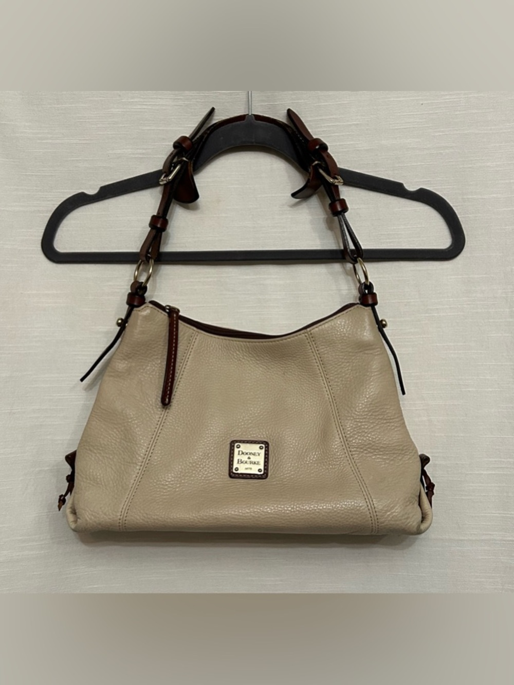 Dooney‎ & Bourke Vintage Beige 100% Leather Shoulder Bag with Brown Trim
